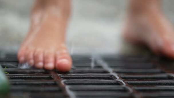 Barefoot Child Feet Standing Public Water Faucet Pouring Liquid Slow — Vídeo de stock