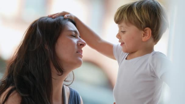 Parenting Stress Patient Mother Little Boy Hitting Parent Head Hand — Stockvideo