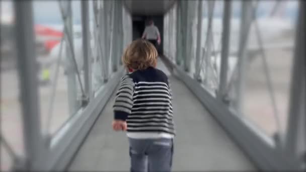 Back Child Running Passenger Boarding Bridge One Little Boy Entering — Stockvideo
