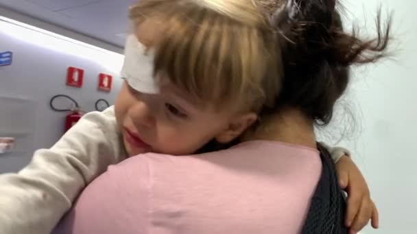 Hurt Little Boy Hospital Stictches Fall Toddler Infant Bandage Needing — Vídeo de Stock