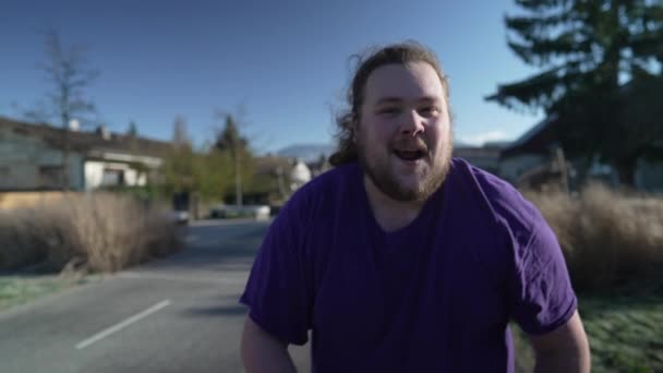Fat Relaxed Man Dances Happily Street One Funny Overweight Person — Video