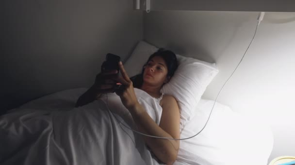 Woman Laying Bed Shutting Phone Turns Light Person Going Sleep — Stockvideo