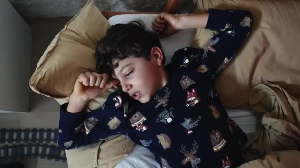 Preteen Young Boy Lying Bed Waking Kid Waking — Vídeo de Stock