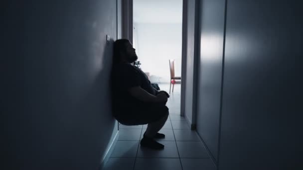 Een Man Depressief Persoon Voelt Wanhoop Gang Lijden Aan Geestesziekte — Stockvideo