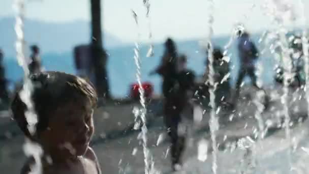 Little Boy Running Water Jets Child Enjoying Summer Holidays Playing — Stok Video