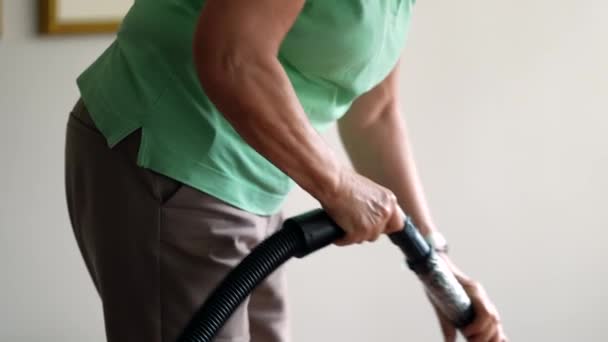 One Mature Woman Doing Domestic Chores Vacuuming Room Floor Vacuum — Vídeo de stock