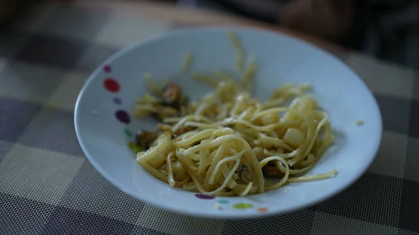 Makaron Spaghetti Makaron Talerzu Resztki — Zdjęcie stockowe