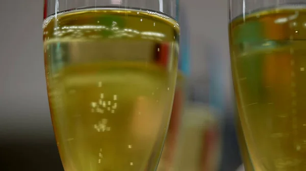 Крупним Планом Сліди Бульбашок Піднімаються Шампанських Окулярах — стокове фото