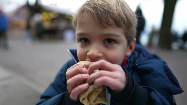 Small Boy Eating Pancake City Street Winter Season Hungry Child — Photo