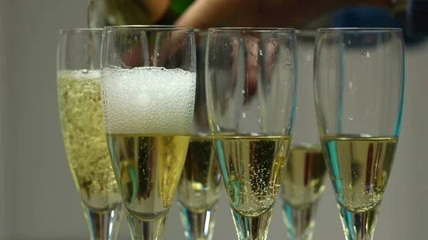 Pouring Champagne Pour Champagne Many Glasses Bartender Pouring Champagne Glass — Foto Stock