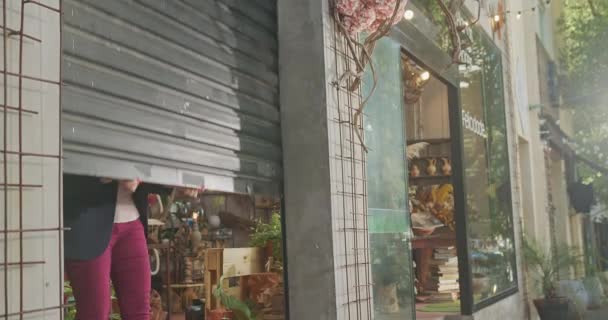 Front Shop Store Woman Sliding Business Entrance Independent Female Small — Vídeo de Stock