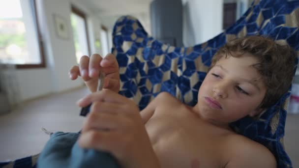 Rapaz Triste Sentado Casa Sem Nada Para Fazer Criança Pré — Vídeo de Stock