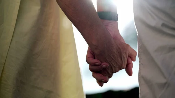 Close Senior Hands Together Sunlight Flare Background Beautiful Romantic Moment — Stock Photo, Image