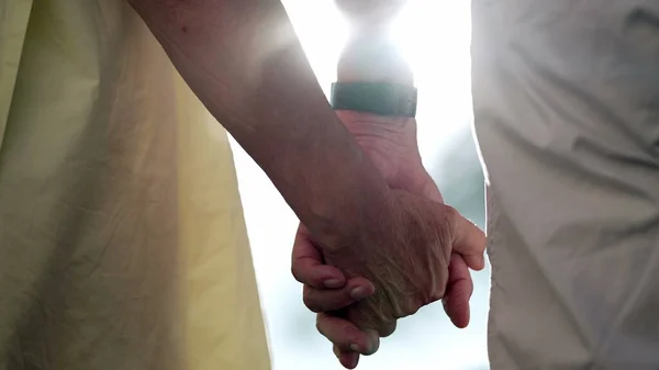 Close Senior Hands Together Sunlight Flare Background Beautiful Romantic Moment — Stock Photo, Image