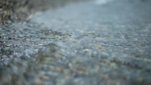 Рідка Вода Надповільному Русі 240 Крупним Планом Гравійними Породами Морському — стокове відео