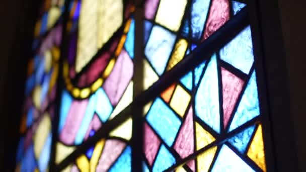 Katholische Fleckglas Fenster Detail Dekoration Ornamente — Stockvideo
