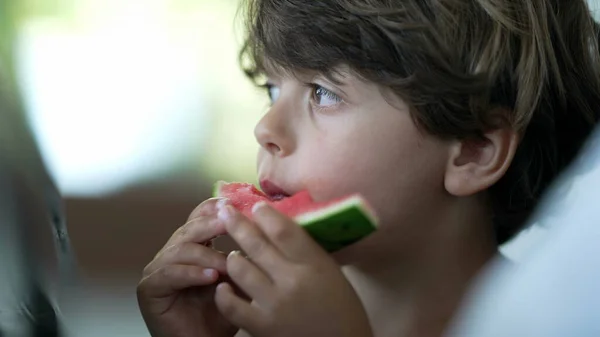 Anak Kecil Makan Buah Semangka Anak Makan Makanan Ringan Yang — Stok Foto