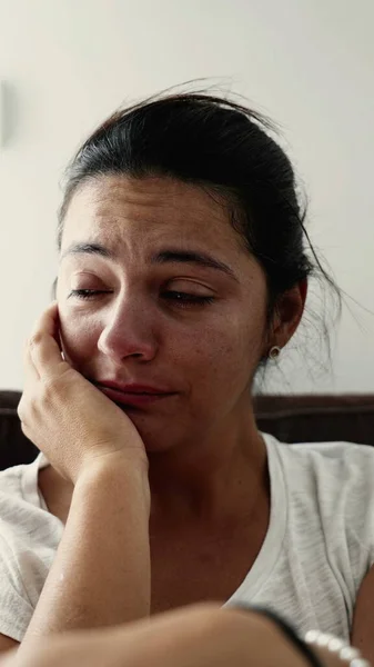Triste Mujer Llorando Desesperada Retrato Una Persona Preocupada Durante Los —  Fotos de Stock