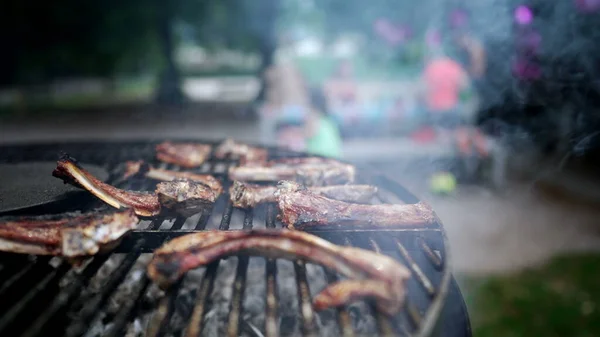 Preparing Ribs Grill Barbecue Party Backyard Outdoors Cooking Food Close —  Fotos de Stock
