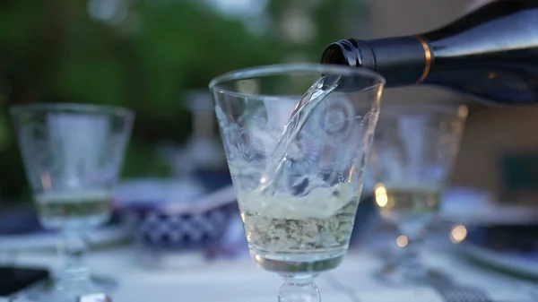 Serving White Wine Glass Close Pouring Alcoholic Beverage Cup Outdoors — Stockfoto