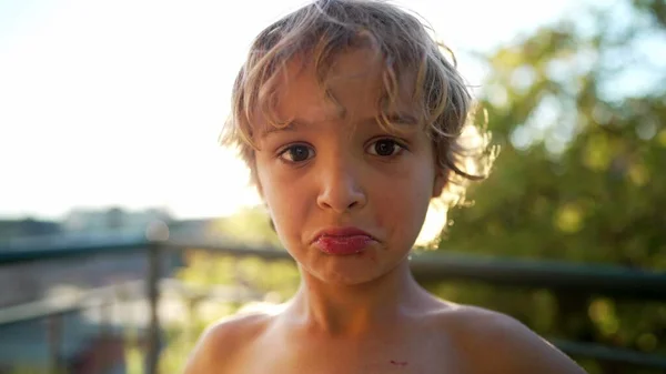 Rapazinho Triste Fecha Cara Sorrir Livre Criança Sentindo Infeliz — Fotografia de Stock