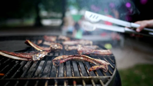 Preparing Ribs Grill Barbecue Party Backyard Outdoors Cooking Food Close — Foto Stock
