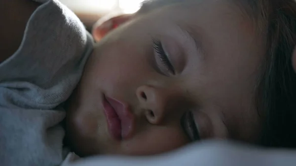 Jeden Malý Chlapec Čelí Makro Detailně Spící Spící Dítě Spí — Stock fotografie