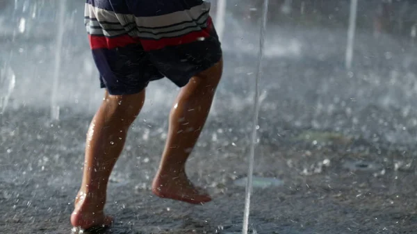 Little Boy Running Water Jet Fountain Kid Having Fun Water — Fotografia de Stock