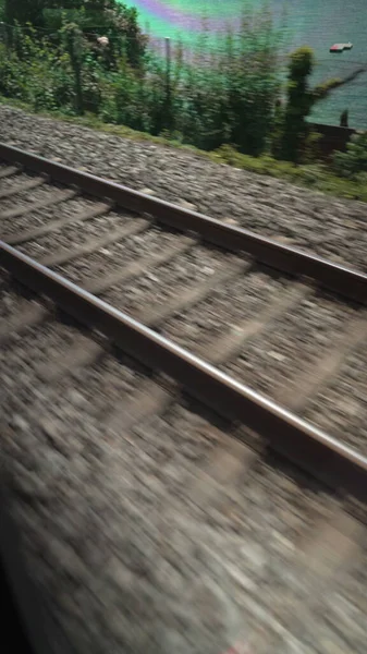 Железнодорожные Пути Движении Высокой Скоростью Видны Через Окно Passenger Pov — стоковое фото