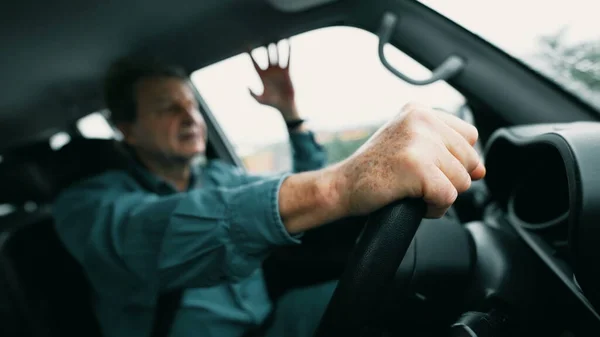 Personenhände Mit Lenkrad Nahaufnahme Hand Wartenden Verkehr Gestoppt — Stockfoto