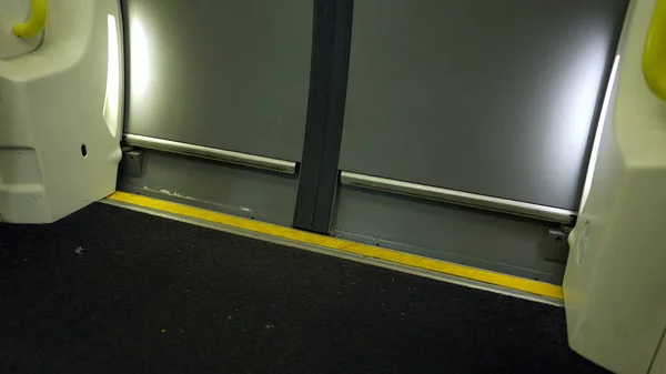Двери Метро Закрываются Подземном Транспорте — стоковое фото