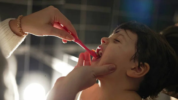 Mother Brushing Child Teeth Night Bed Family Domestic Lifestyle Dental — Photo