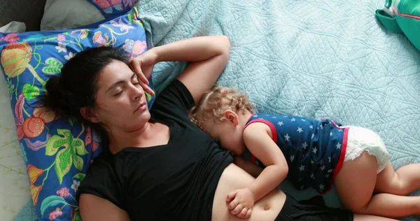 Casual Mother Baby Napping Together Exhausted Mom Sleeping Toddler — Foto de Stock