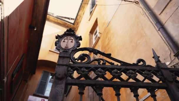 Antico Cancello Ingresso Metallo Con Decorazione Floreale Vecchio Cancello Metallo — Video Stock