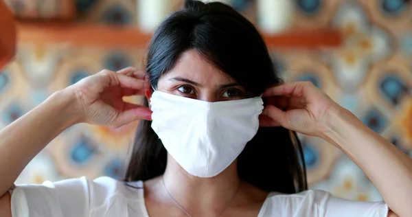 Woman Wearing Face Surgical Mask Pandemic Coronavirus Prevention — Foto de Stock
