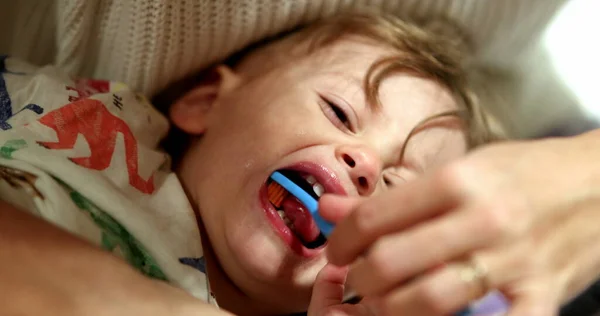 Parent Trying Brush Baby Teeth Mother Brushing Toddler Tooth Night — стоковое фото