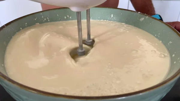 Mélange Crème Dans Machine Mélanger Pâte Dans Mélangeur Électrique — Photo