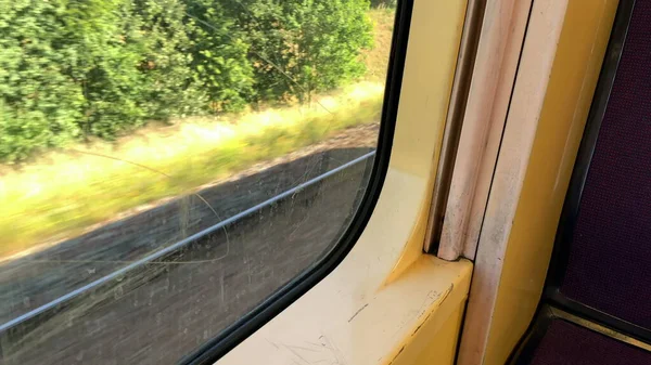 Perspectiva Dos Passageiros Num Comboio Movimento Que Olha Para Fora — Fotografia de Stock