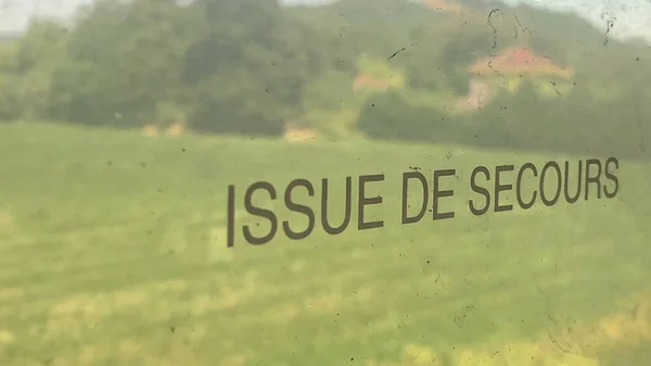 Fransızca Acil Durum Penceresi Hareket Halindeki Bir Tren Nakliyesi Sorunu — Stok fotoğraf