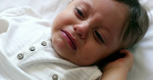 Tårevåte Babygutt Gråter Ett Barnet Til Meg – stockfoto