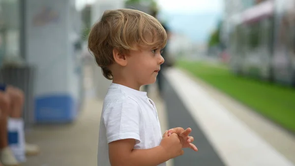 One Small Boy Waiting Train Platform Child Standing Outdoors Waits — Stock Photo, Image
