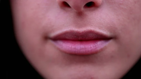 여자의 여성의 입술을 클로즈업하는 — 스톡 사진