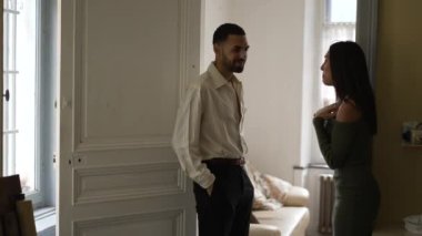 Kriz içindeki ilişki: erkek ve kadın sorunlu konular hakkında tartışıyor