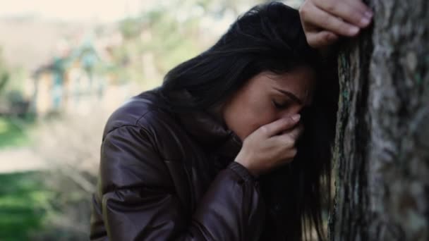 Depresyondaki Kadın Ruhsal Bunalımdayken Endişe Çaresizlik Hisseder — Stok video
