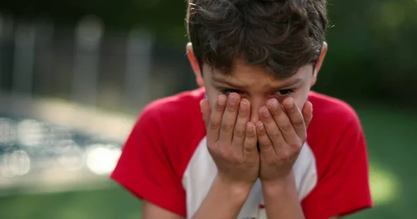 Criança Mudando Emoções Passando Feliz Triste Triste — Fotografia de Stock