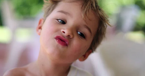 男性の幼児の顔の肖像画 4歳の少年 — ストック写真