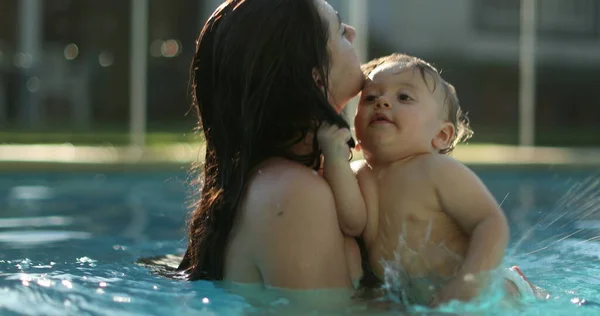 Baby Pulling Mother Hair Pool Real Life Authentic Child Pulls — Fotografia de Stock