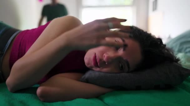 Yatak Odası Tartışması Taatsiz Lişki Krizi Sırasında Arka Planda Kızgın — Stok video