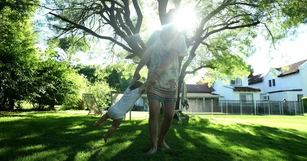 Parent Spinning Circles Baby Outdoor Backyard — Stockfoto