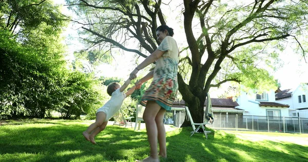 Mother Spinning Baby Infant Holding Hands Mom Spins Child Outdoors — Stock fotografie